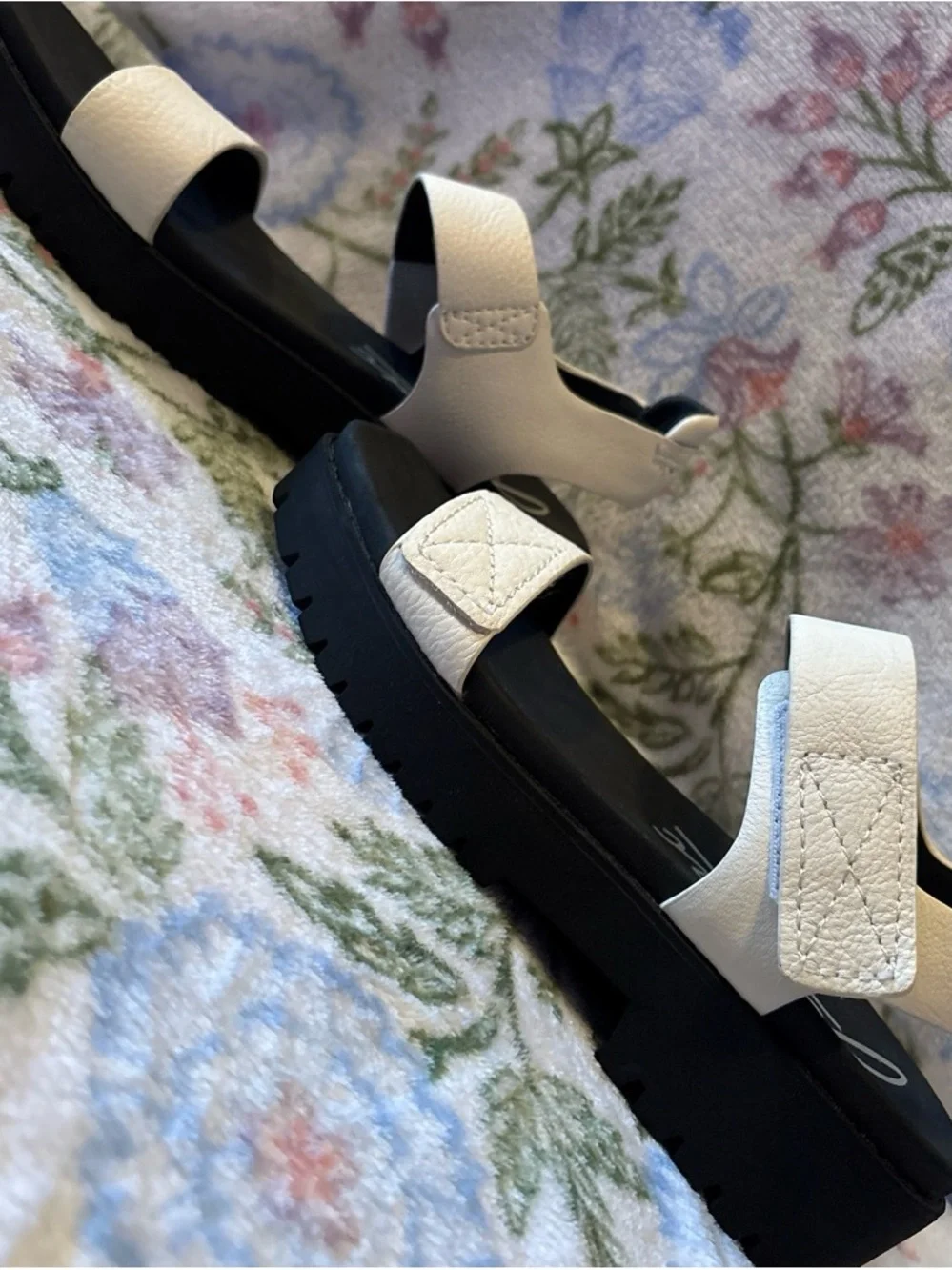 Zodiac lightweight sandals